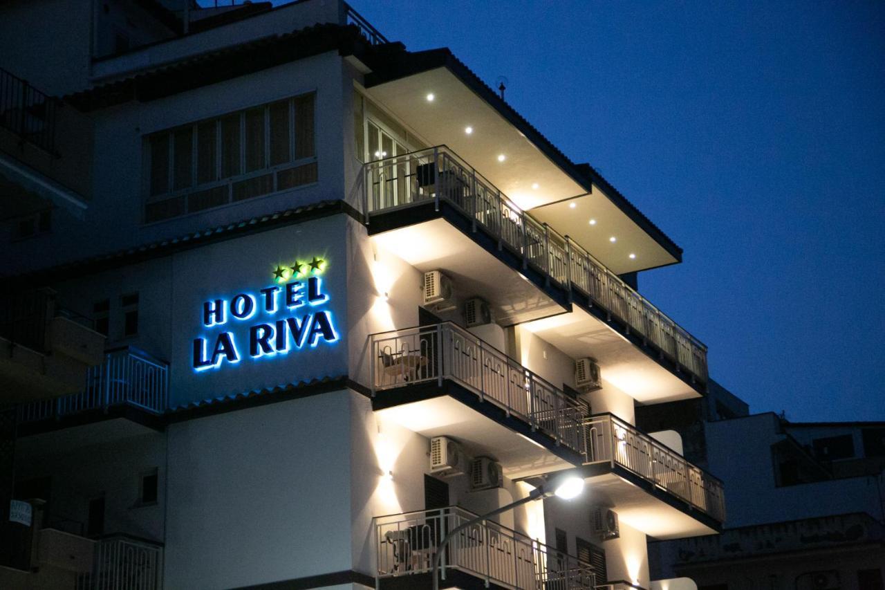 Hotel La Riva Giardini Naxos Bagian luar foto