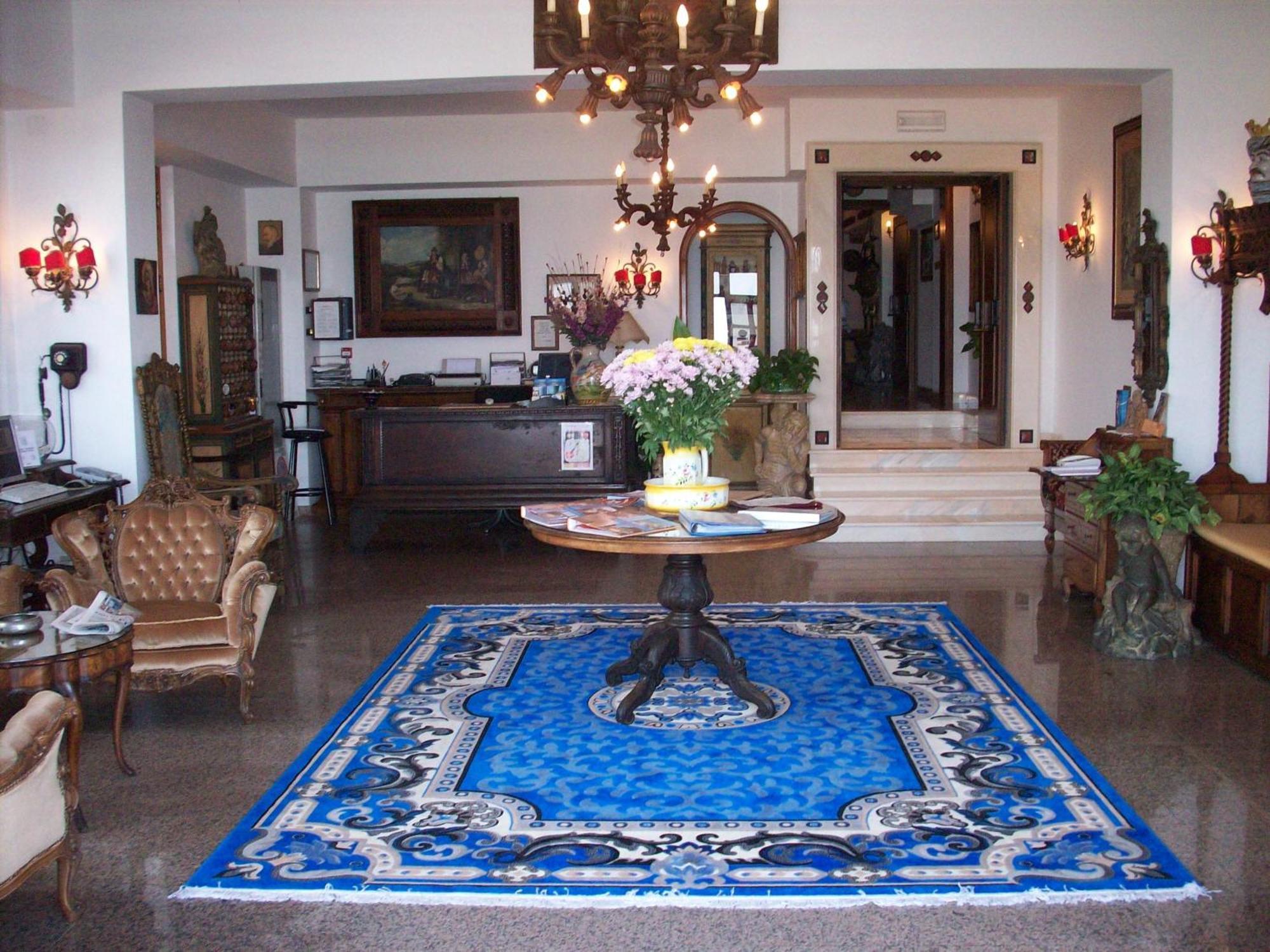 Hotel La Riva Giardini Naxos Bagian luar foto