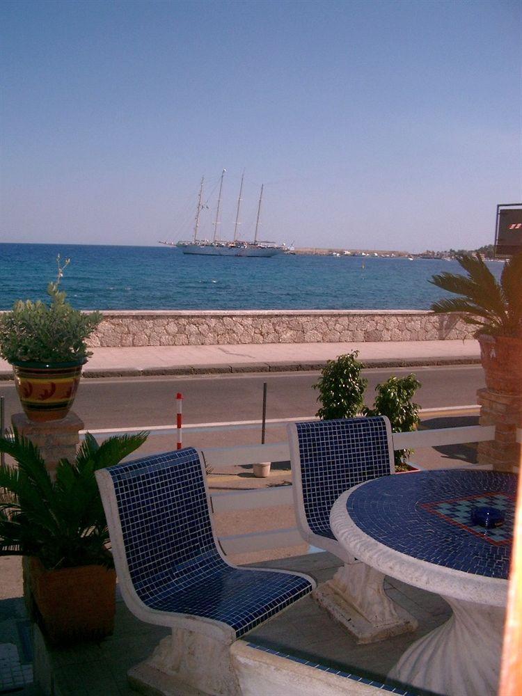 Hotel La Riva Giardini Naxos Bagian luar foto