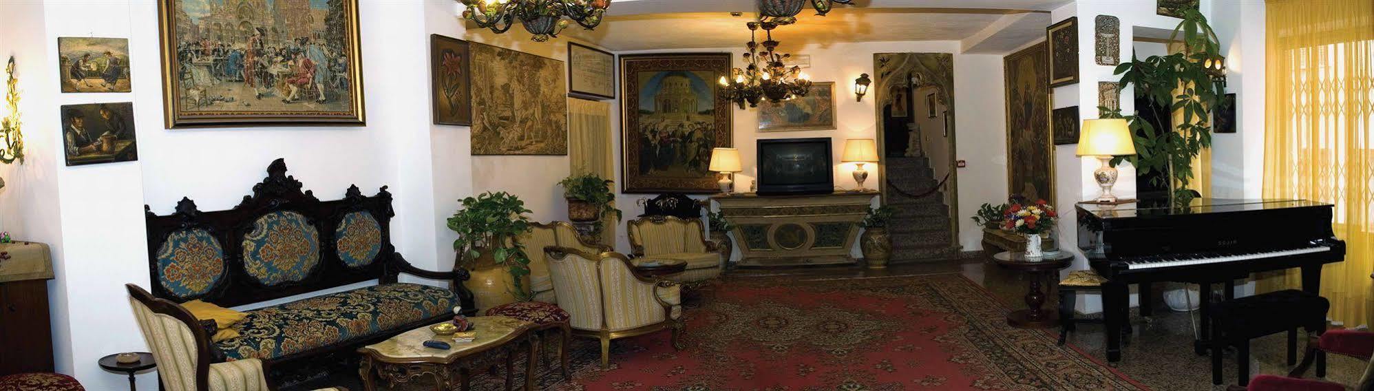 Hotel La Riva Giardini Naxos Bagian luar foto