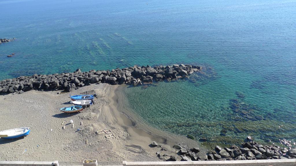Hotel La Riva Giardini Naxos Bagian luar foto