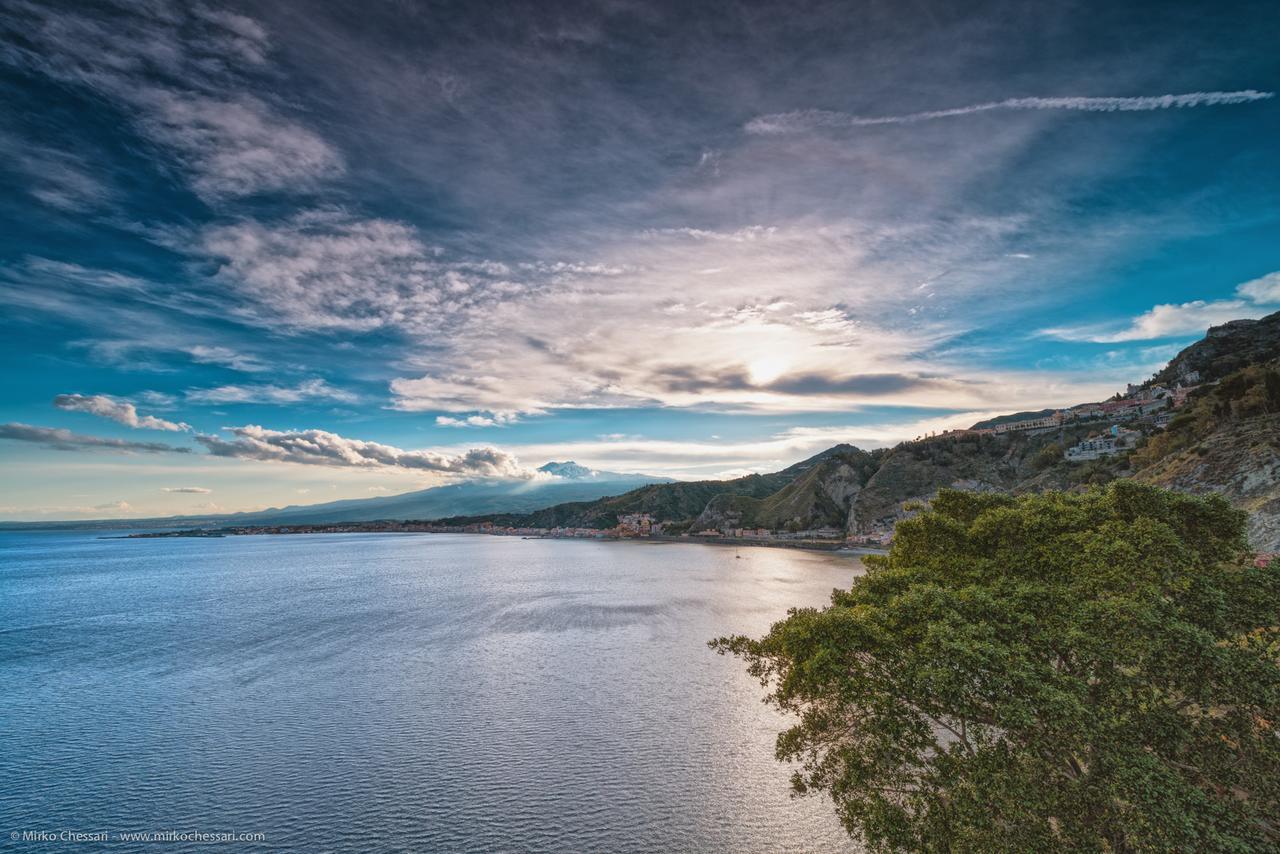 Hotel La Riva Giardini Naxos Bagian luar foto